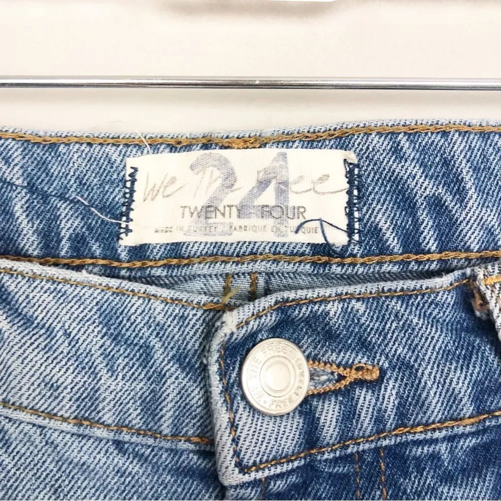 FREE PEOPLE | Distressed Raw Hem “Dirt” Knee Medium Wash Women’s Size 24 (00)